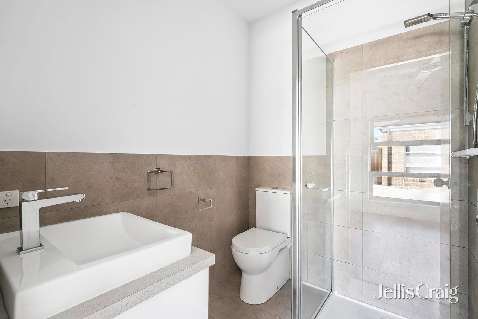 2/5 Helms Street, Newcomb image 8