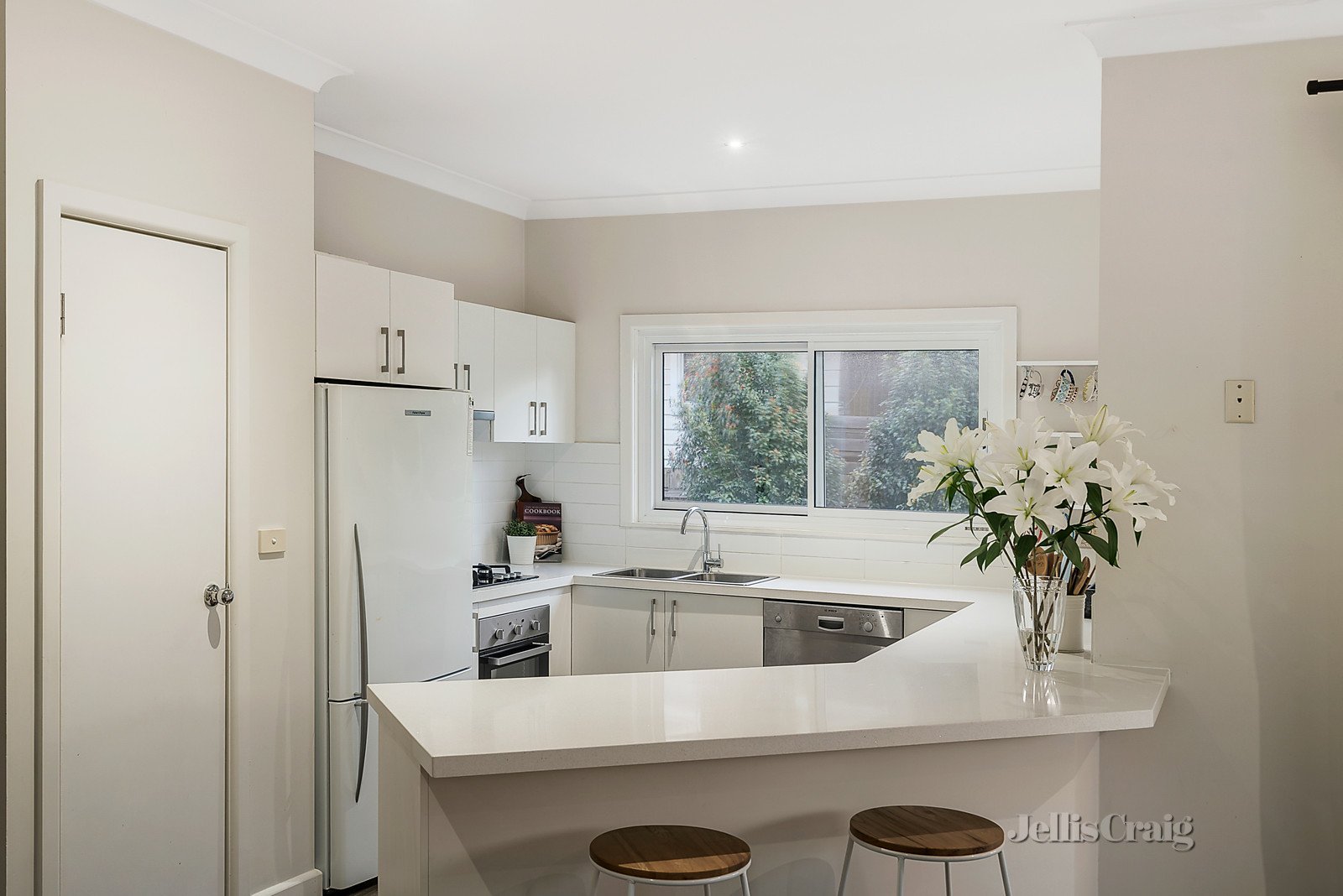 25 James Avenue, Highett image 4