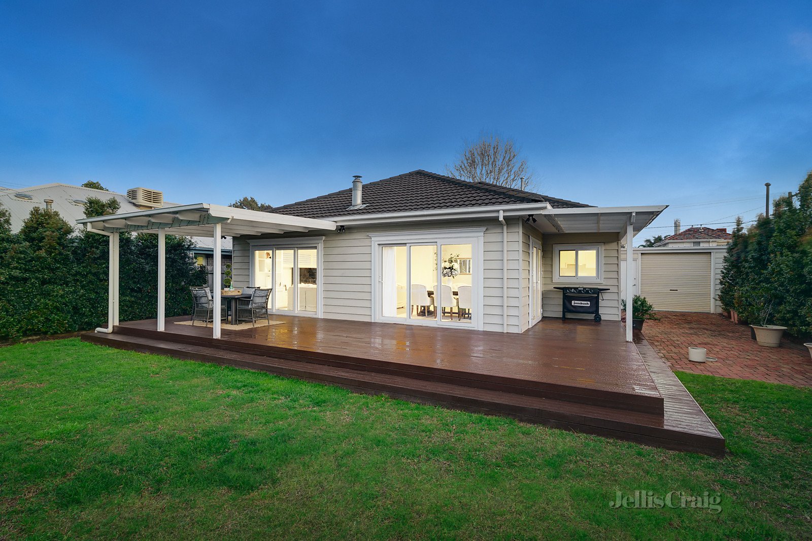 25 James Avenue, Highett image 8