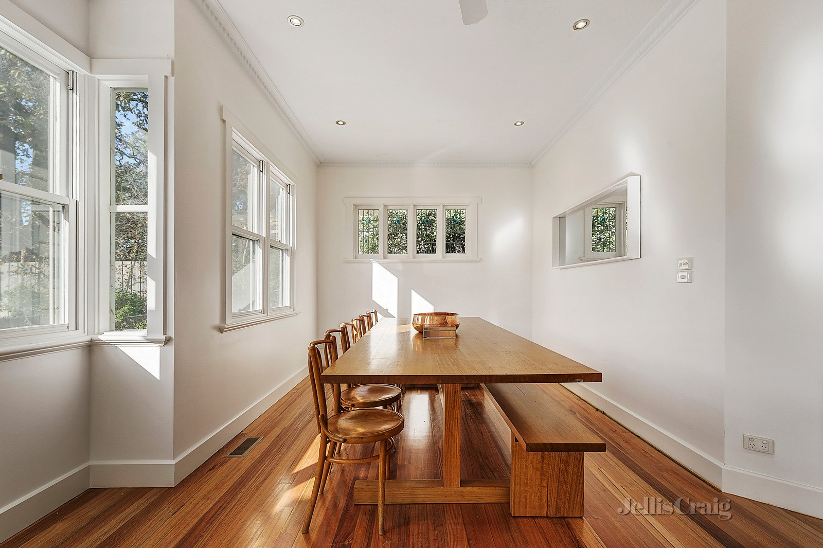 25 James Street, Surrey Hills image 8