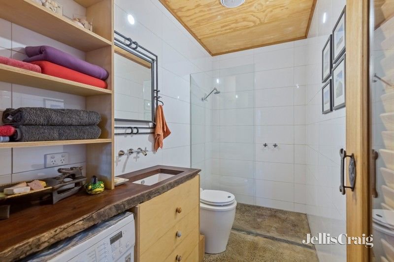 2/5 Kenarra Court, Hurstbridge image 6