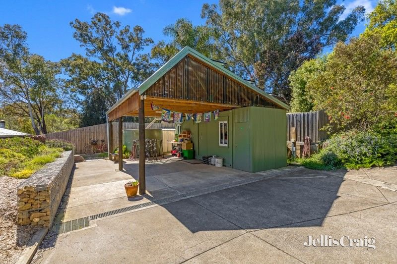 2/5 Kenarra Court, Hurstbridge image 7
