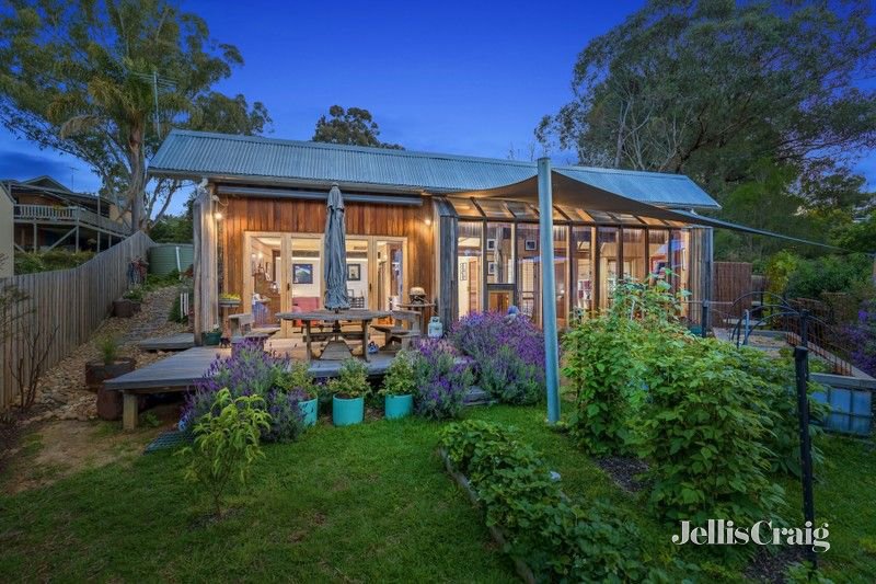 2/5 Kenarra Court, Hurstbridge image 8