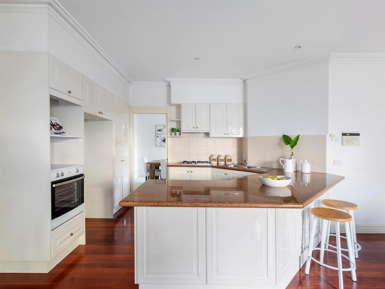25 Kent Road, Surrey Hills image 6