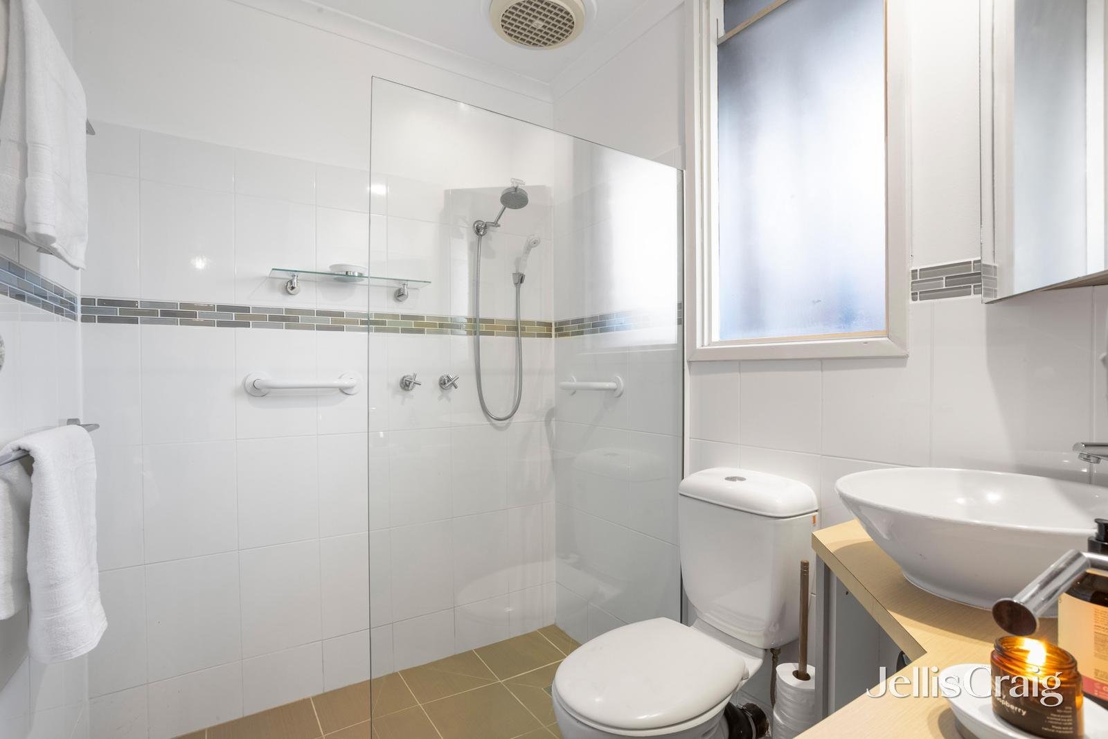 25 Kingswood Avenue, Mount Waverley image 7