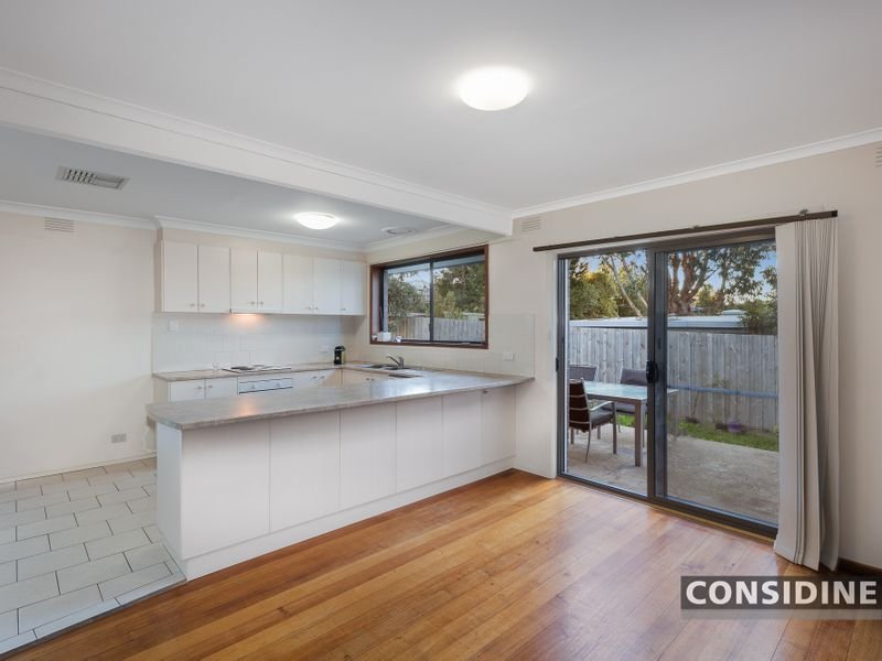 25 Lockheed Street, Strathmore Heights image 3