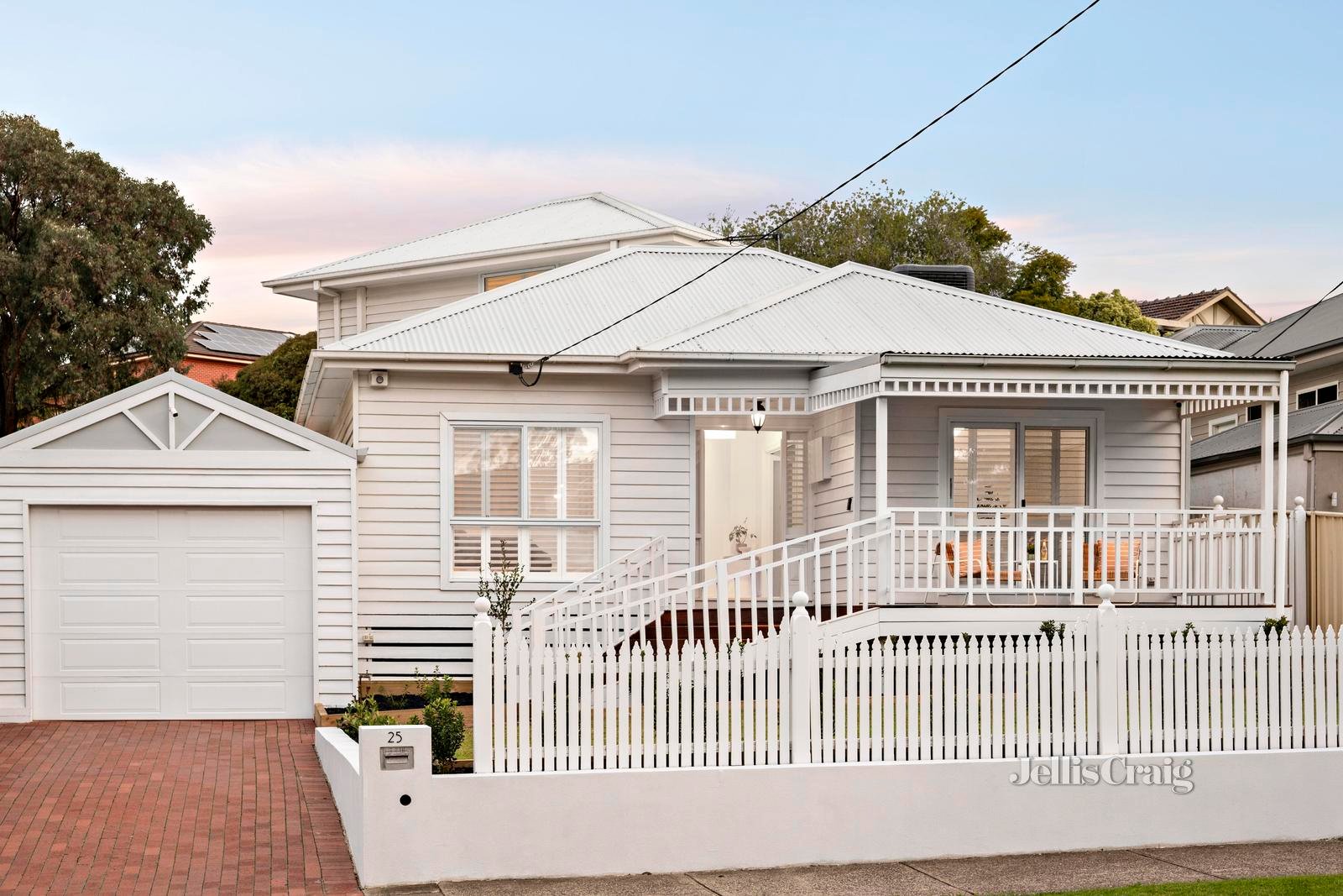 25 Loeman Street, Strathmore image 1