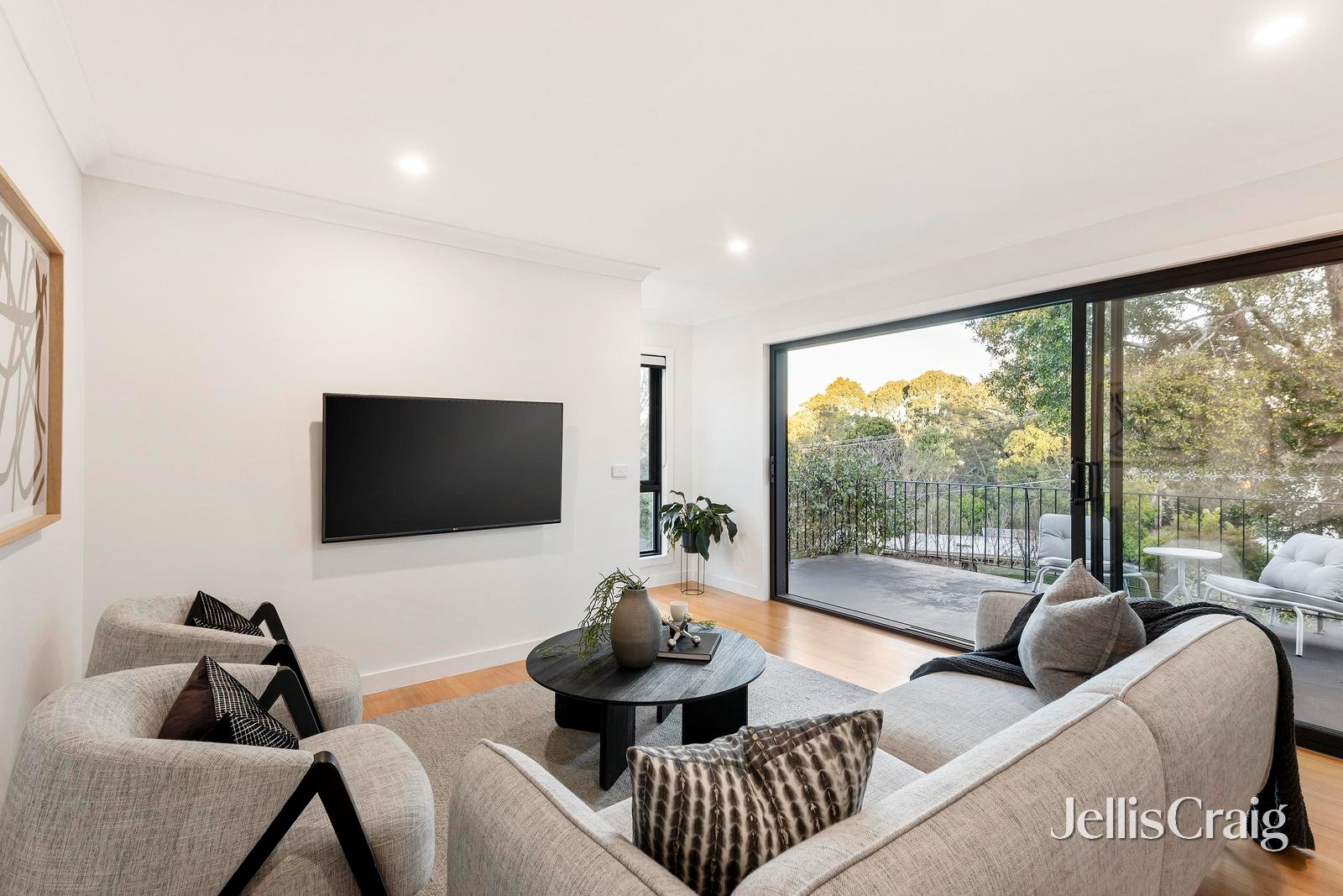 25 Long View Road, Croydon South image 2
