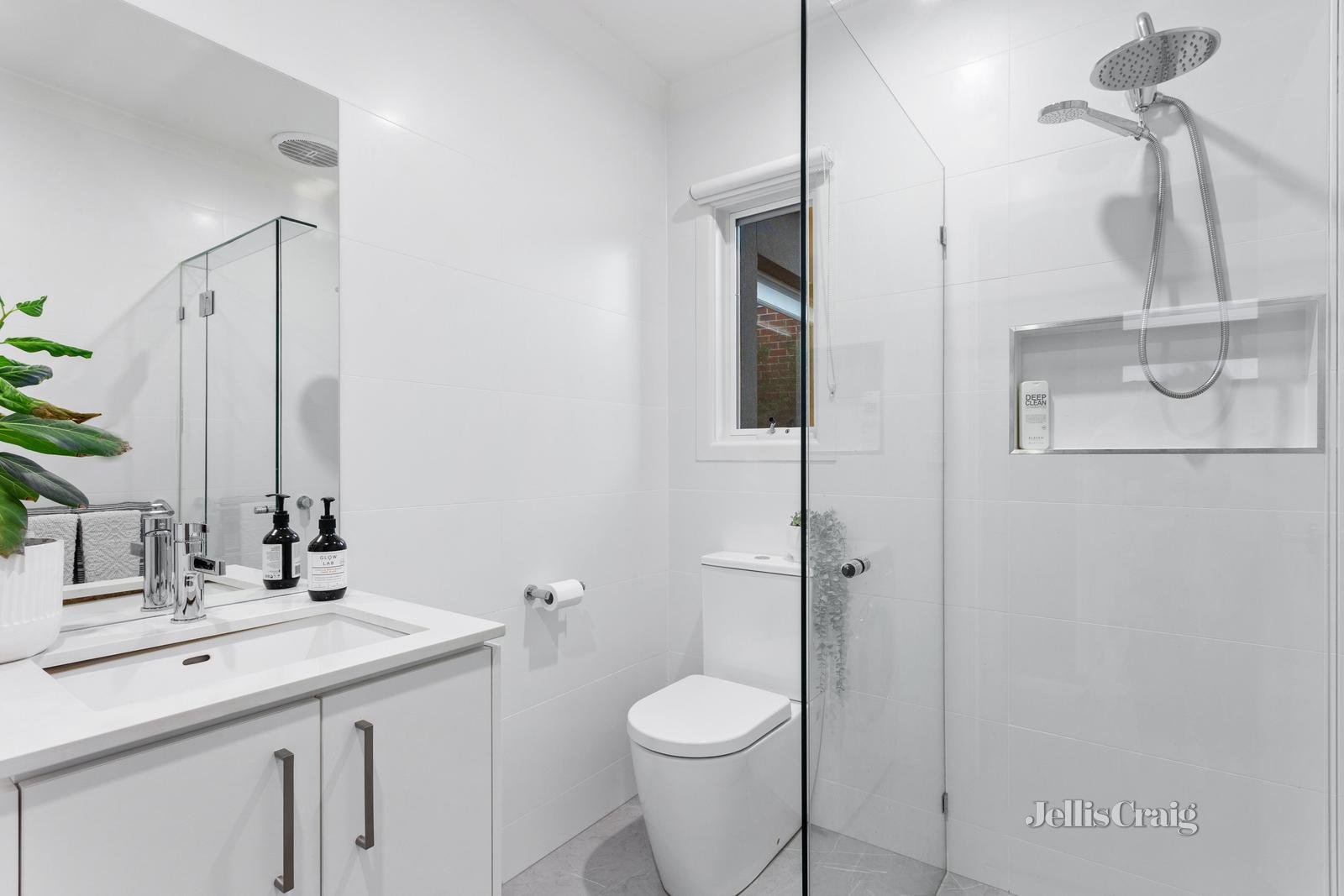 2/5 Lower Dandenong Road, Mentone image 6