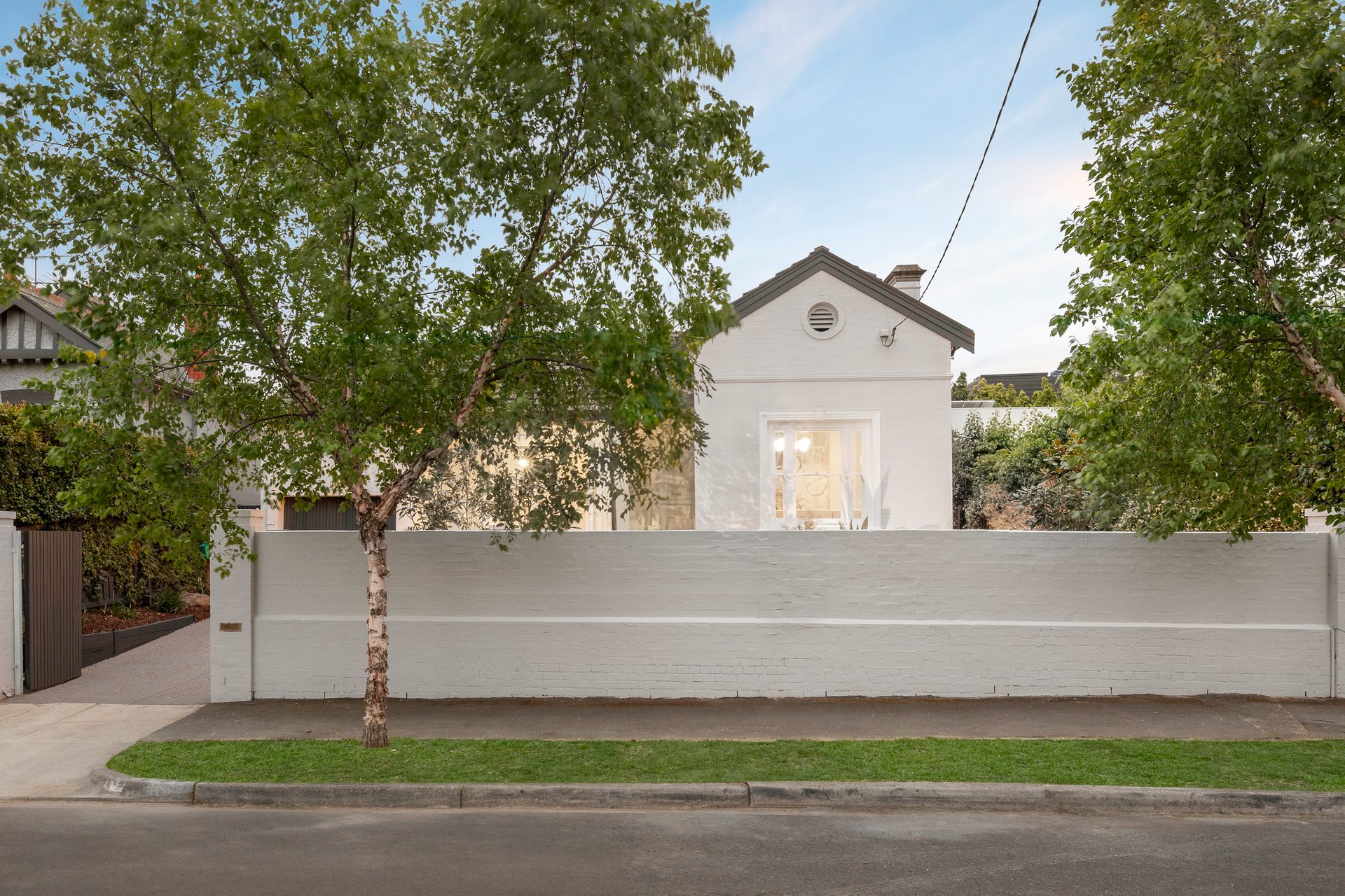 25 Lyndhurst Crescent