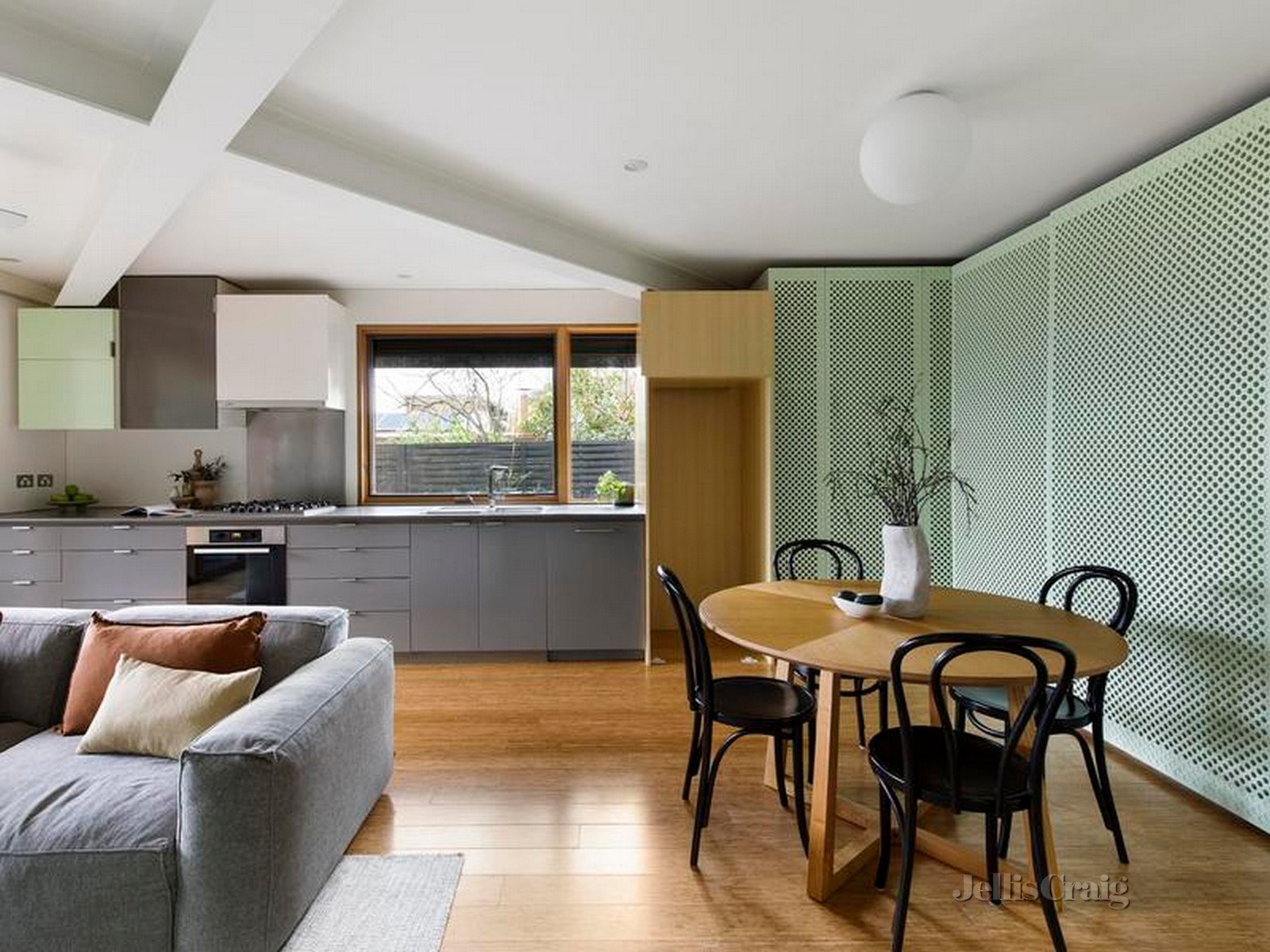 25 MacFarland Street, Brunswick image 2