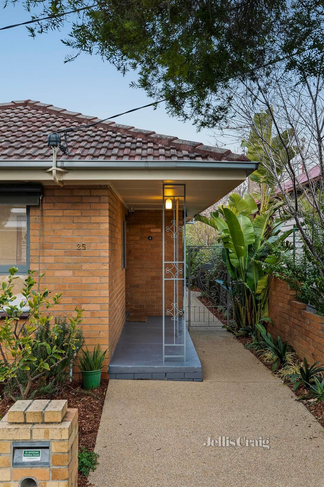 25 Macfarland Street, Brunswick image 2