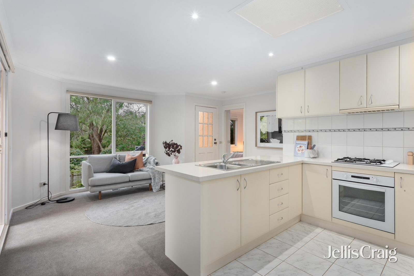 2/5 Madang Avenue, Balwyn image 4