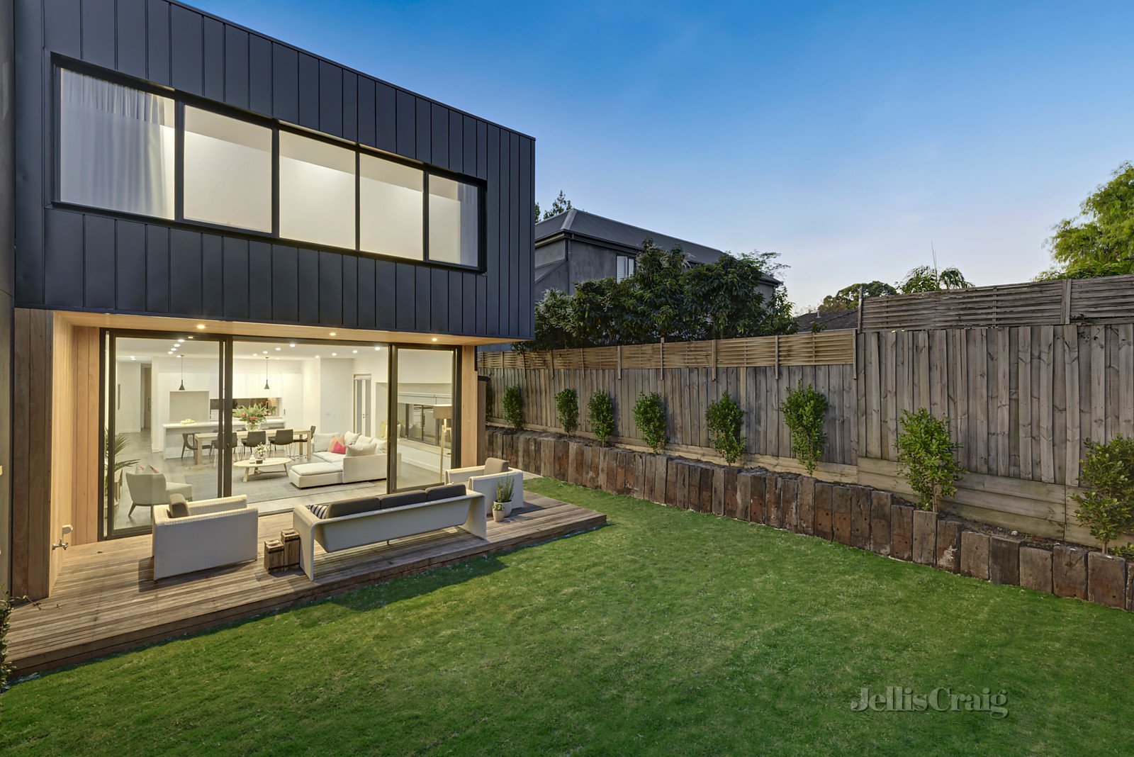 25 Malvern Grove, Caulfield North image 9