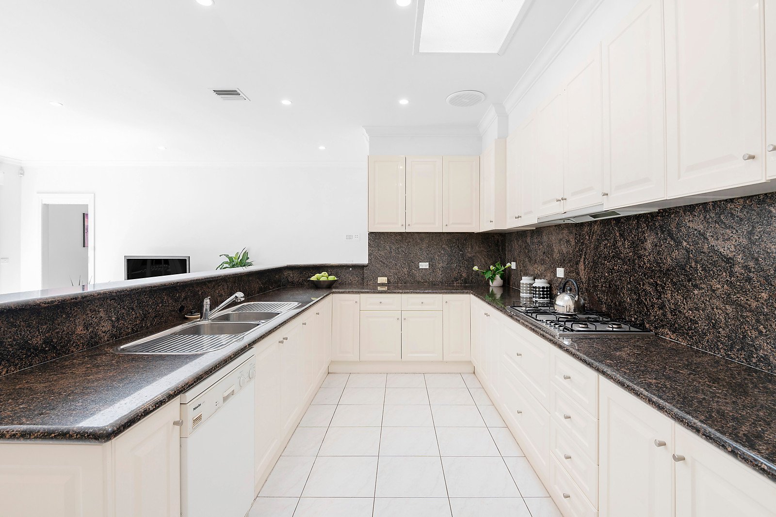 Property Gallery Thumbnail 3
