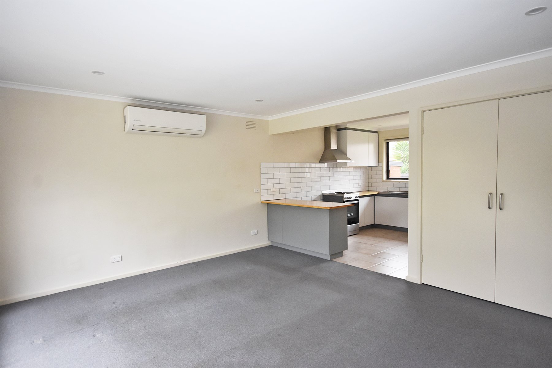 2/5 McComb Street, Lilydale image 3