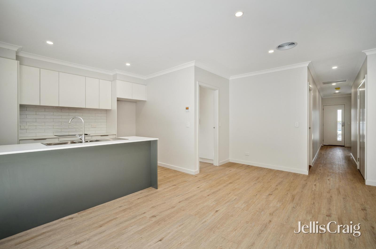 25 Miners Crescent, Ballarat East image 4