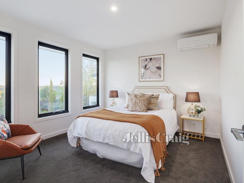 2/5 Monet Court, Doncaster East image 6