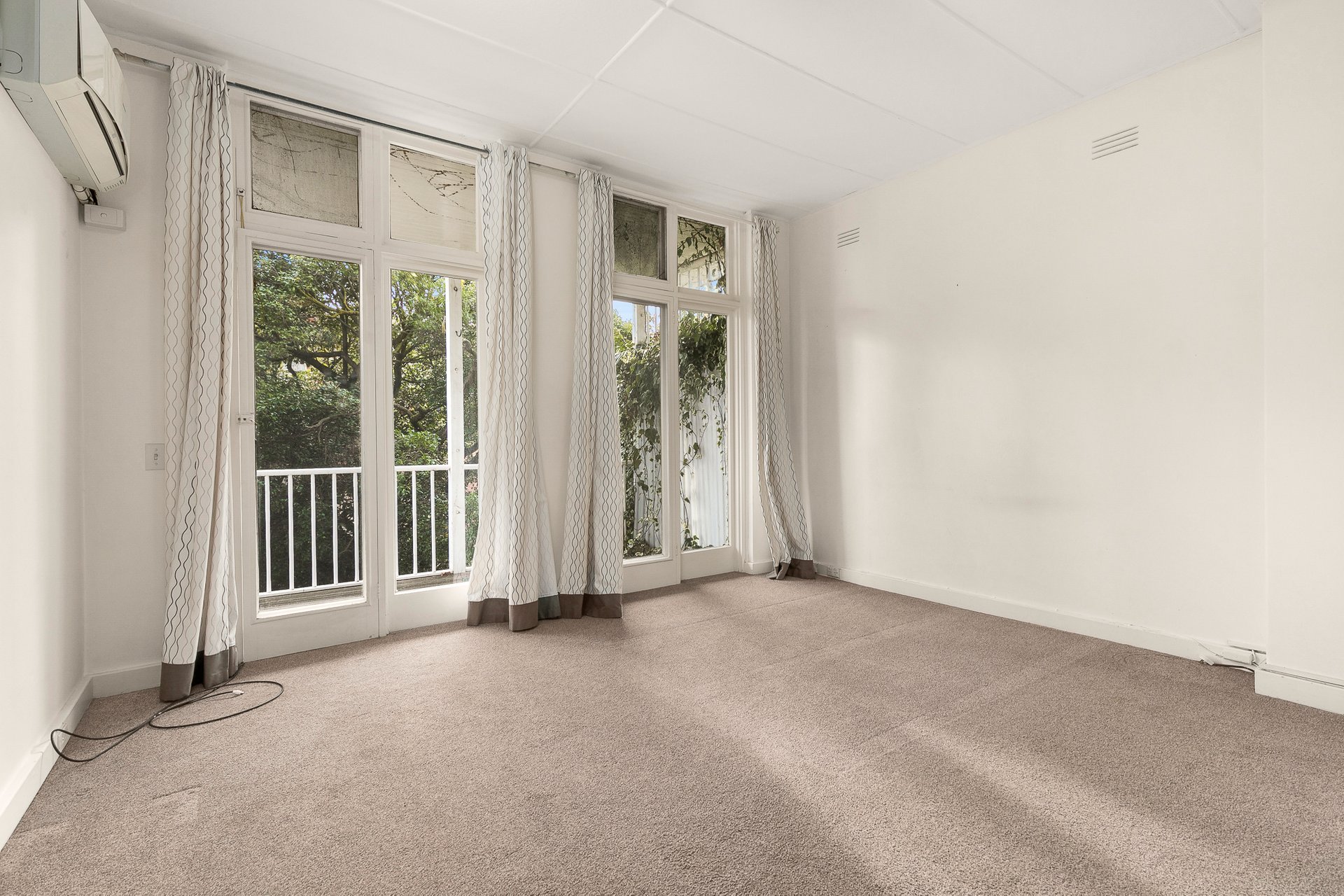 Property Gallery Thumbnail 5