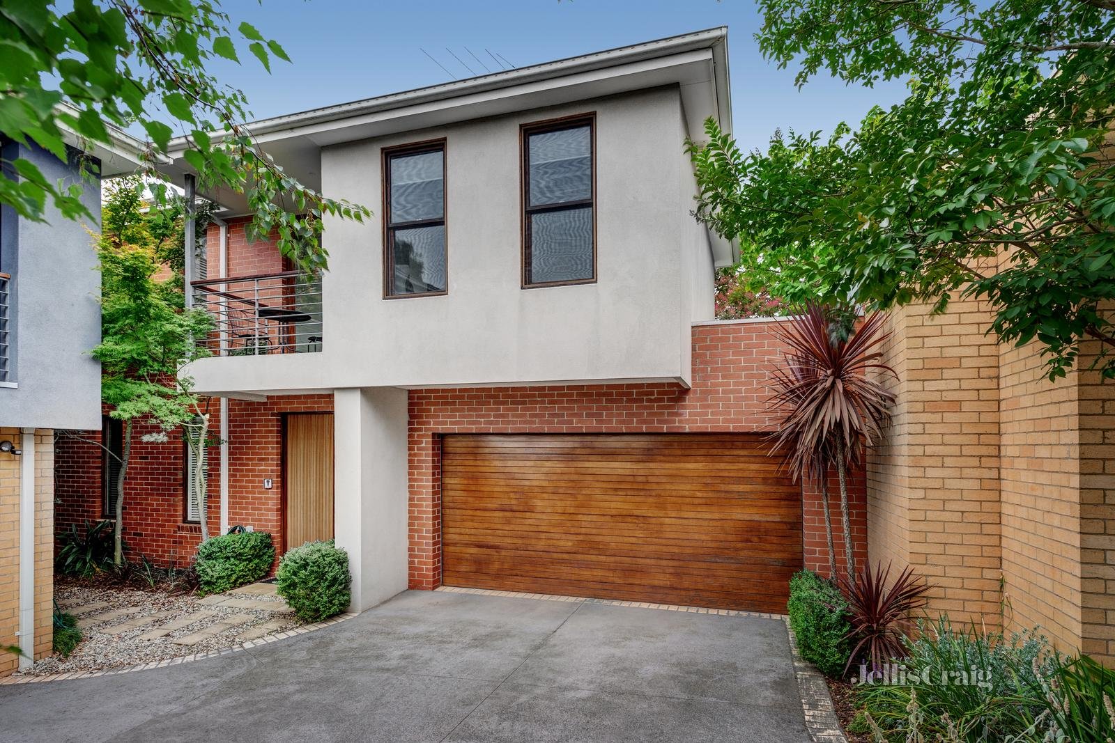 2/5 Munro Street, Kew East image 1