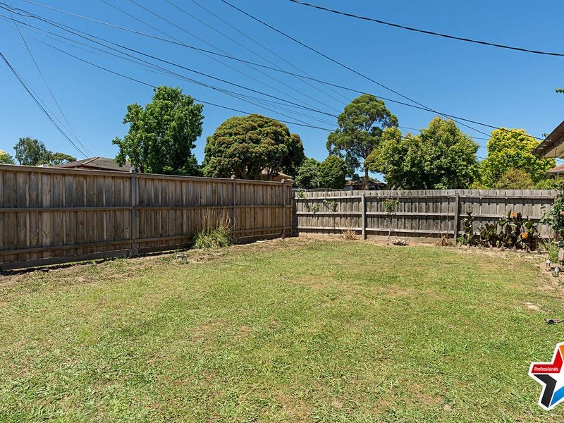 25 Numeralla Street, Mooroolbark image 2