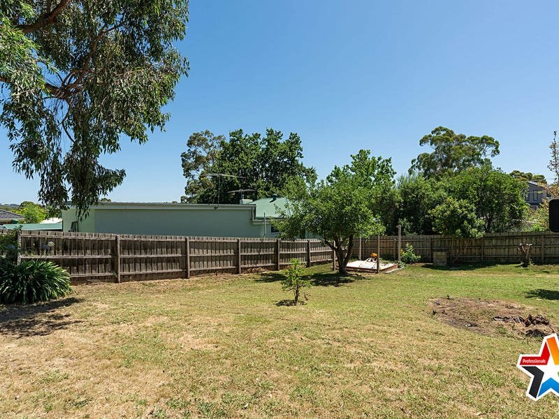 25 Numeralla Street, Mooroolbark image 13