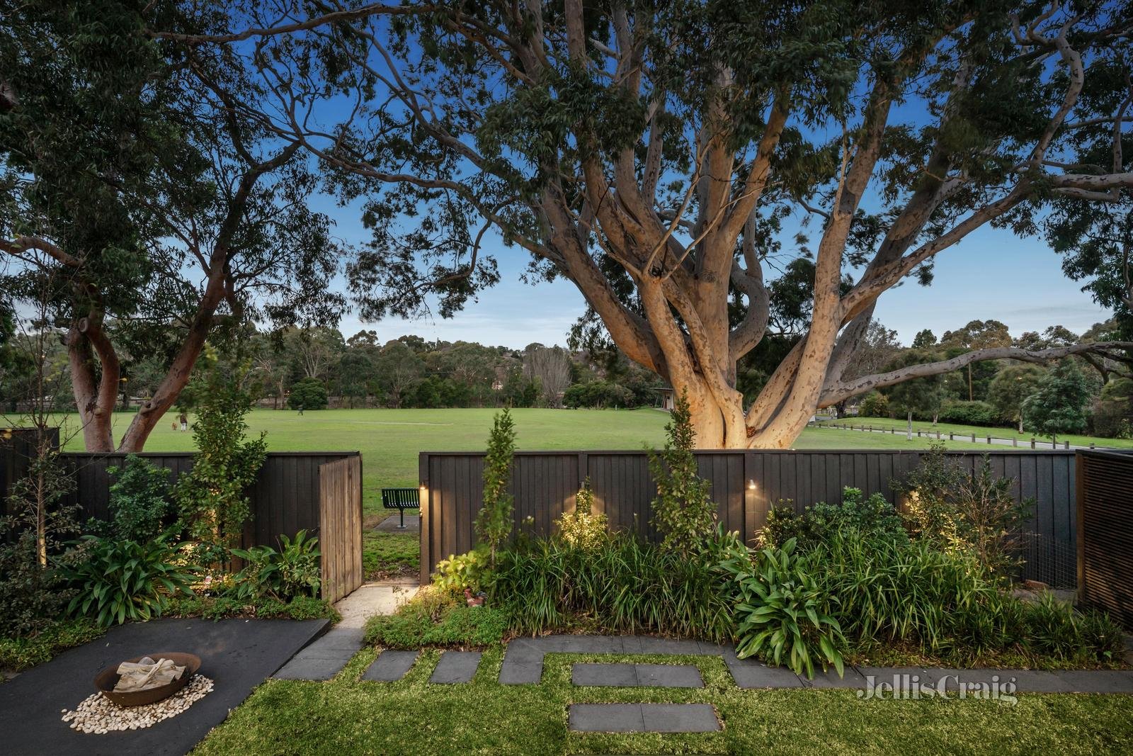 25 Orrong Crescent, Camberwell image 4