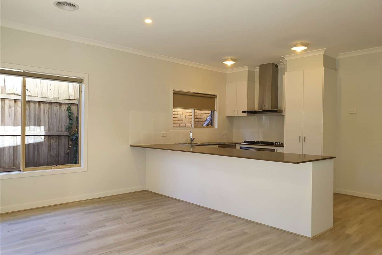 2/5 Park Road, Mount Waverley image 2