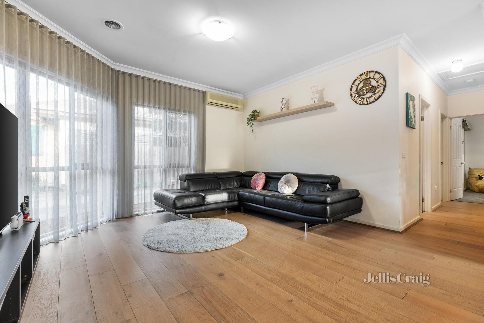 2/5 Peveril Street, Glen Waverley image 2