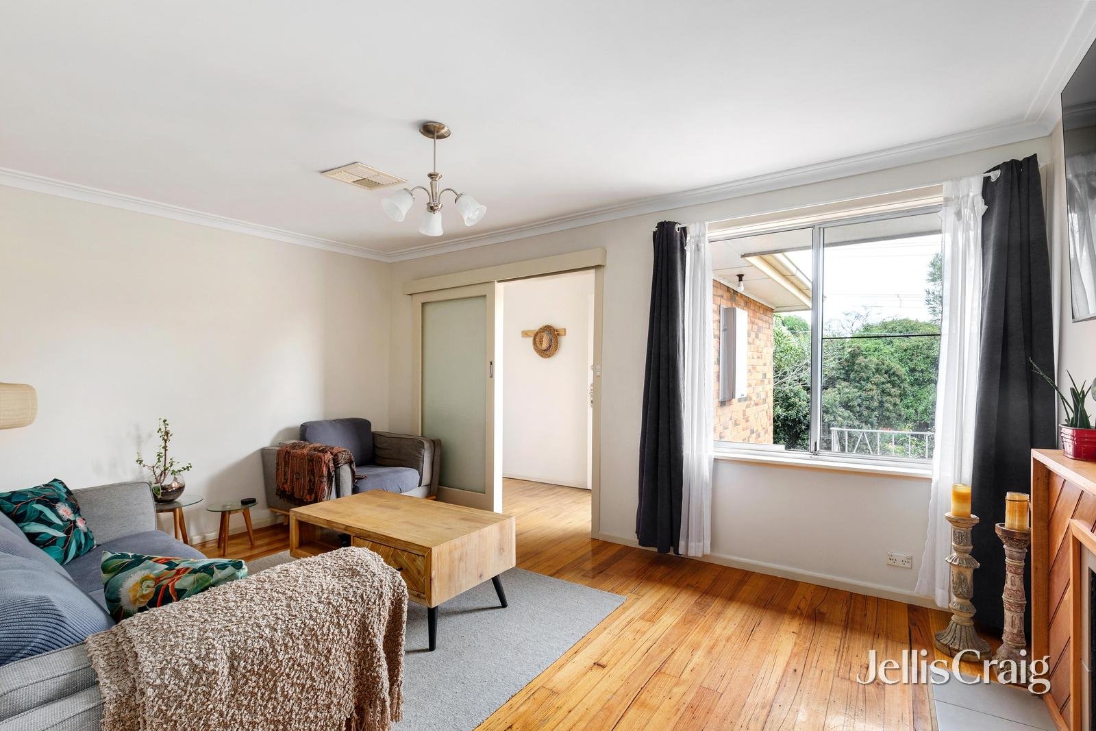 25 Pinehills Drive, Greensborough image 3
