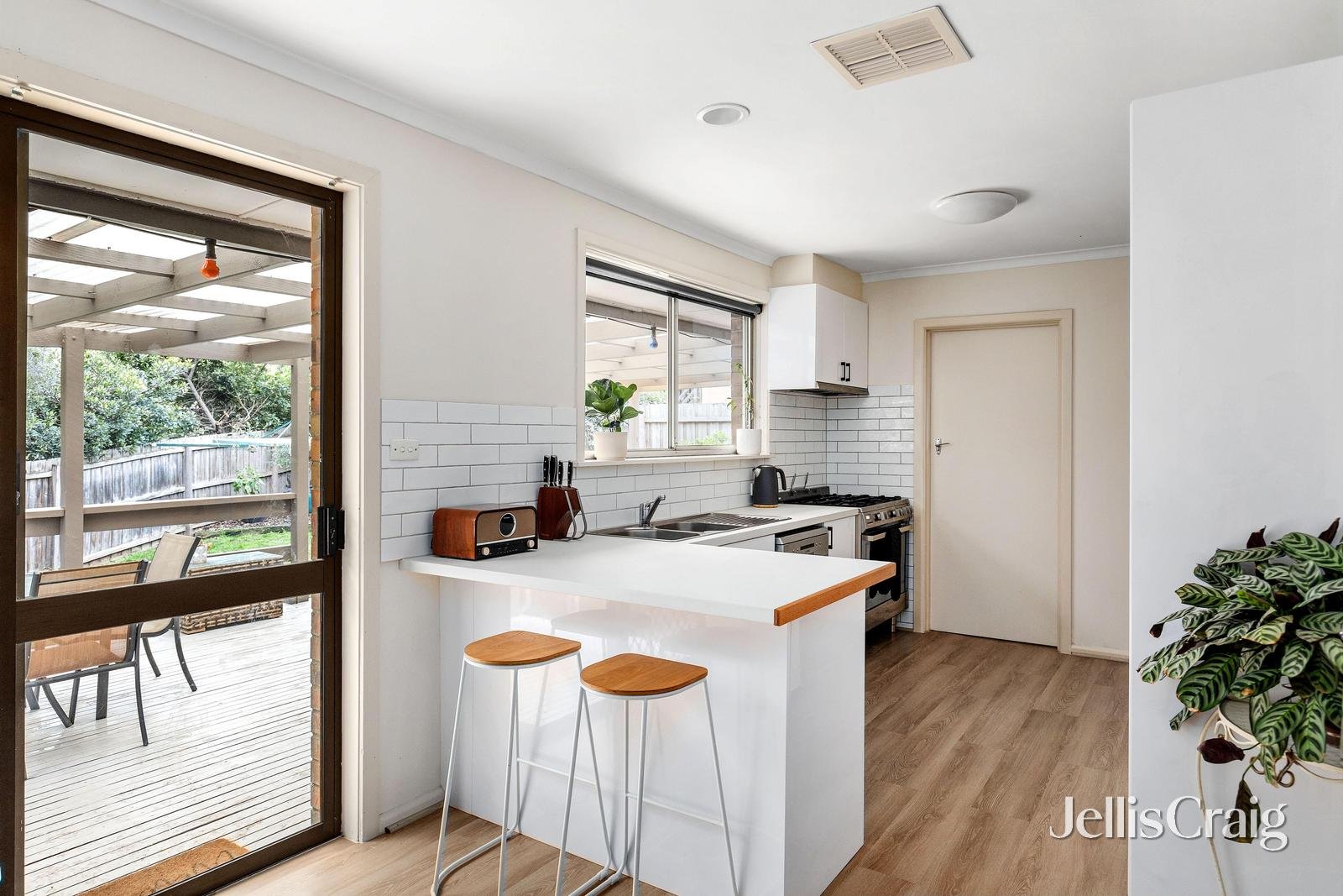 25 Pinehills Drive, Greensborough image 4