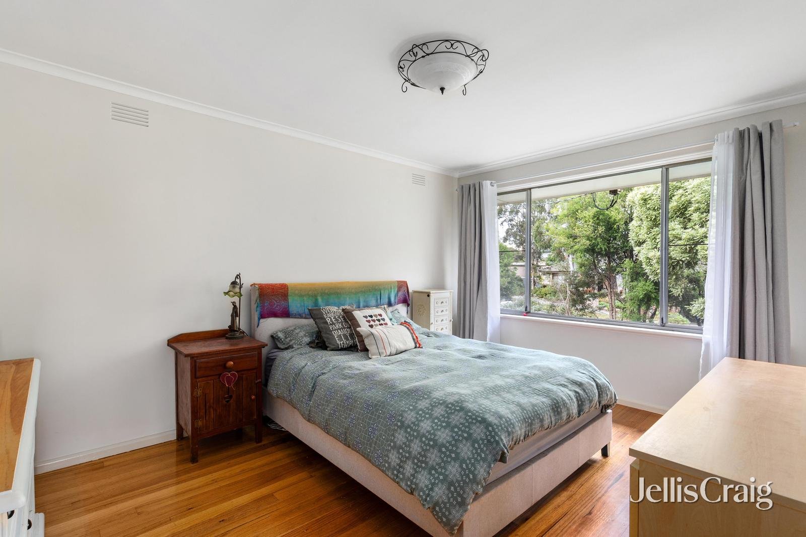 25 Pinehills Drive, Greensborough image 8
