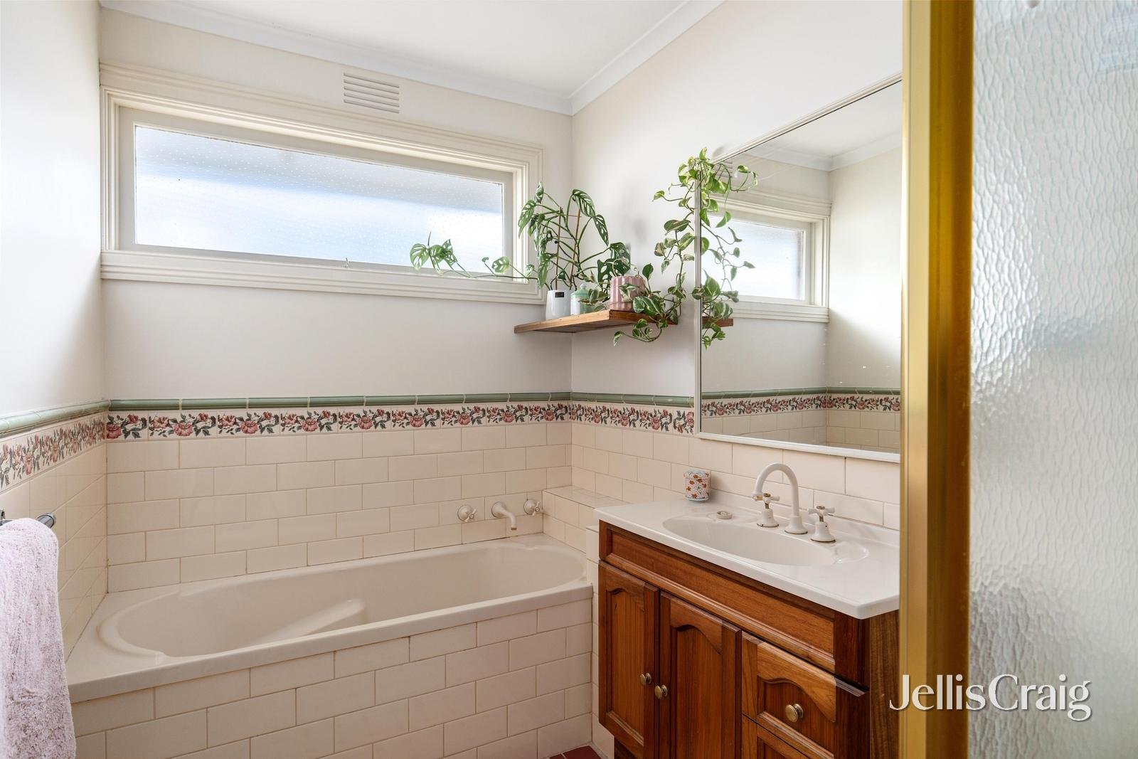 25 Pinehills Drive, Greensborough image 9