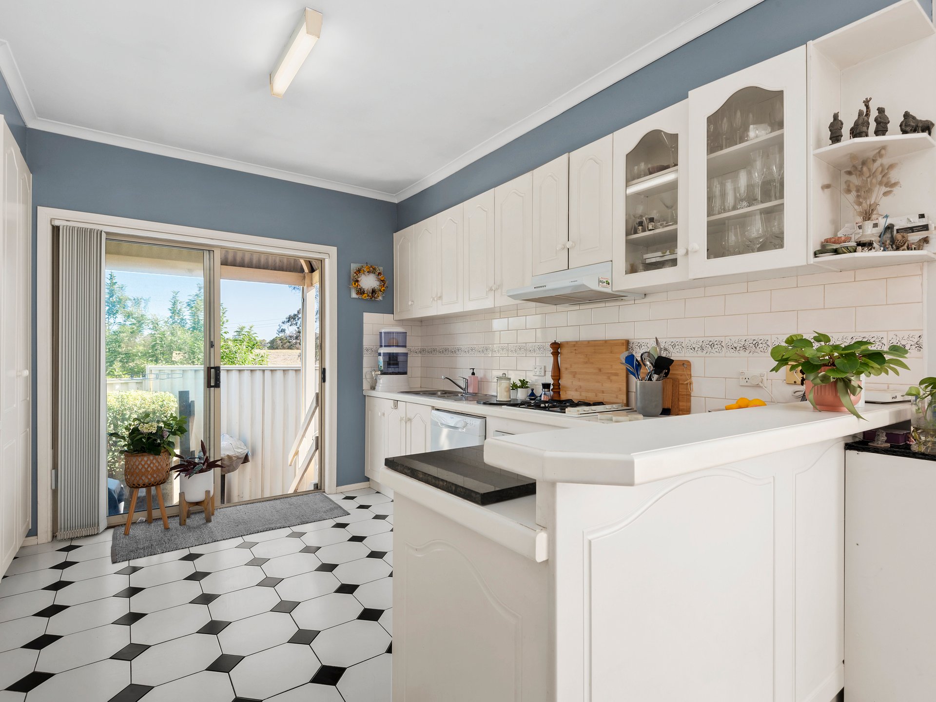 2/5 Premier Court, Highton image 2