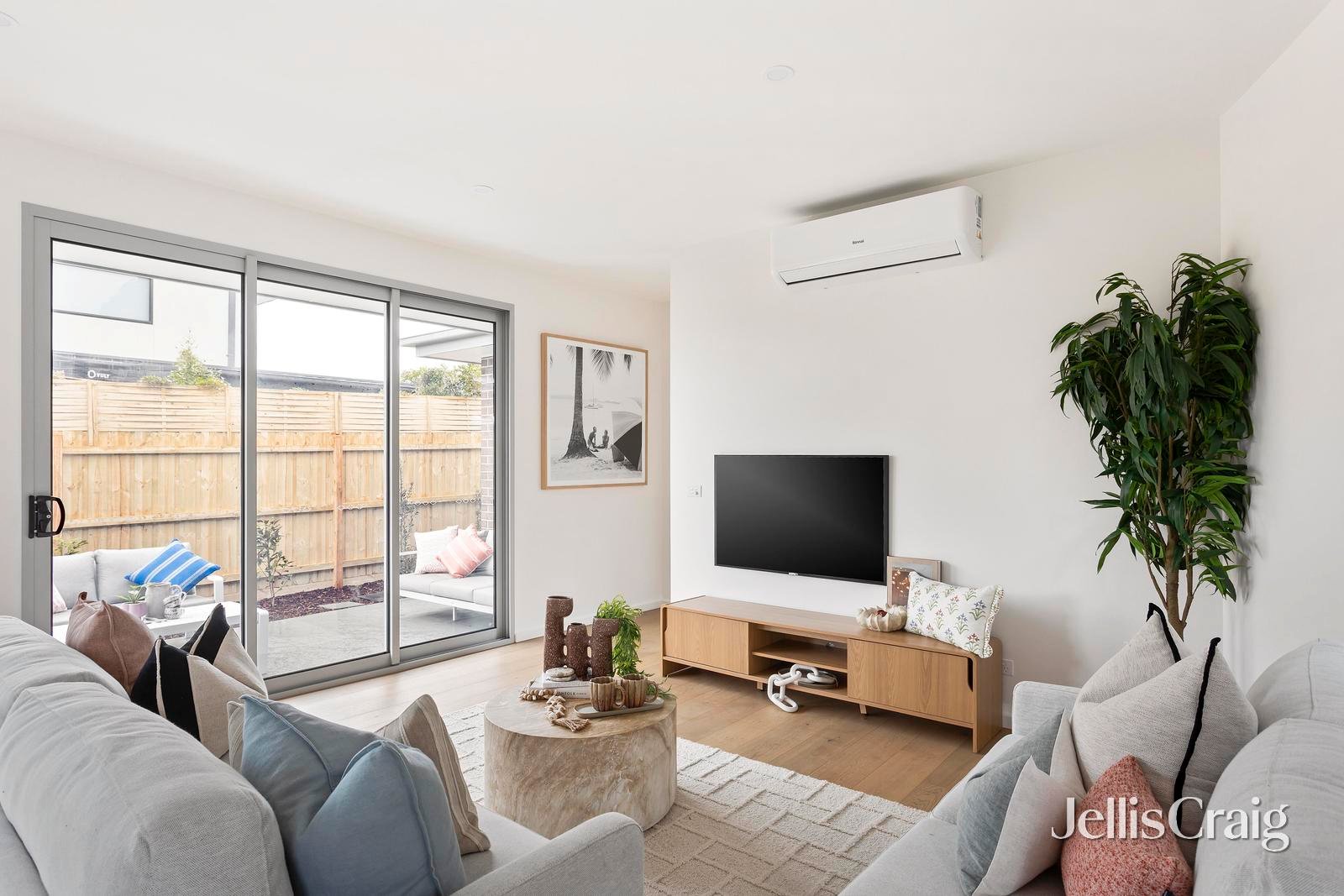 2/5 Reilly Court, Croydon South image 2