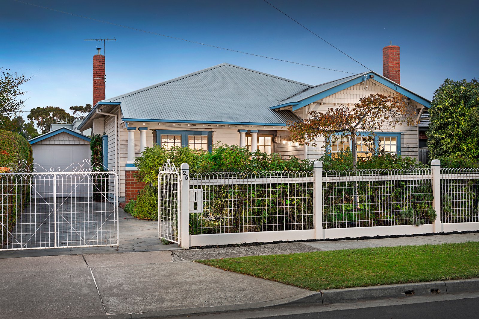 25 Roland Avenue, Strathmore VIC 3041