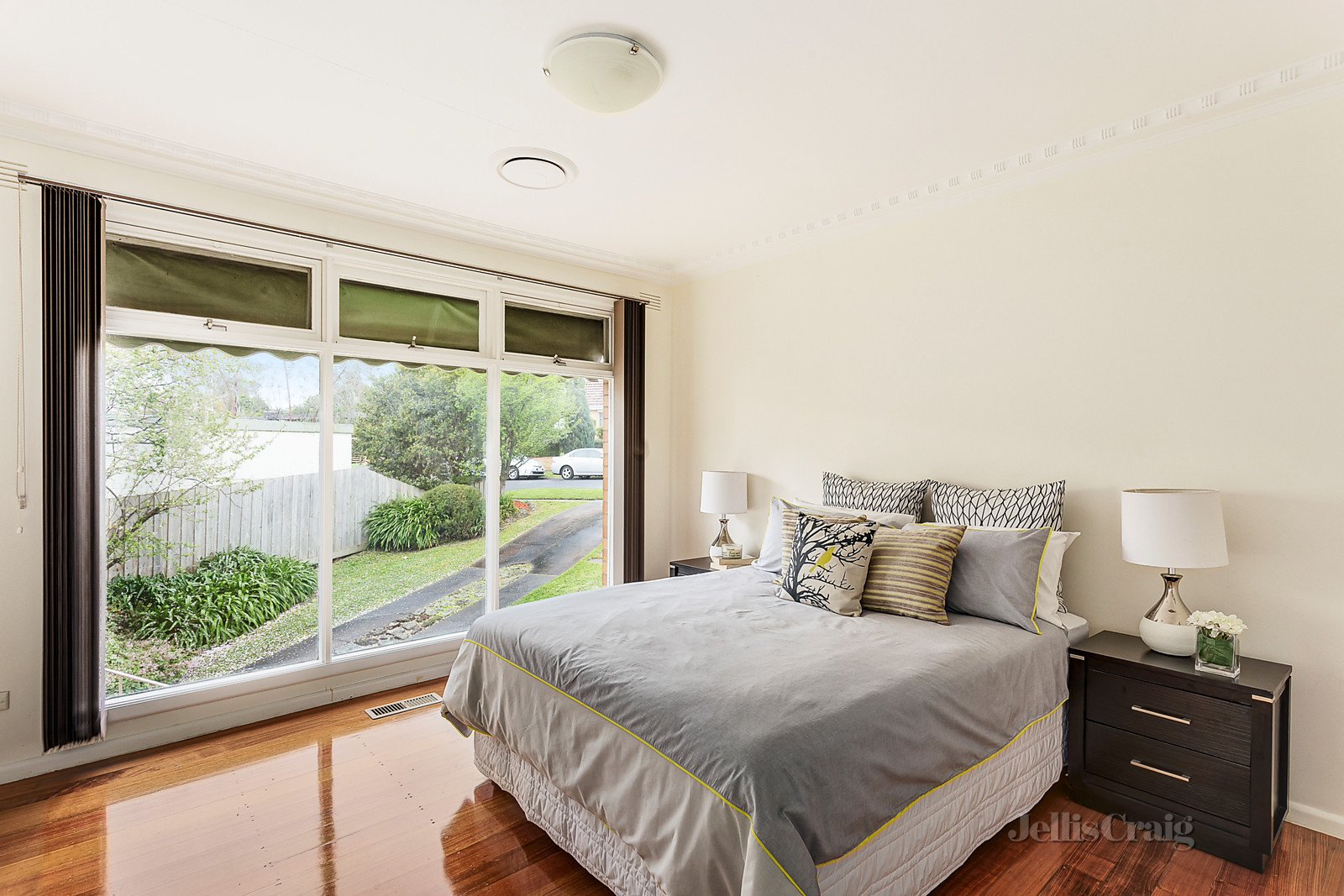 25 Rosaline Avenue, Mount Waverley image 4