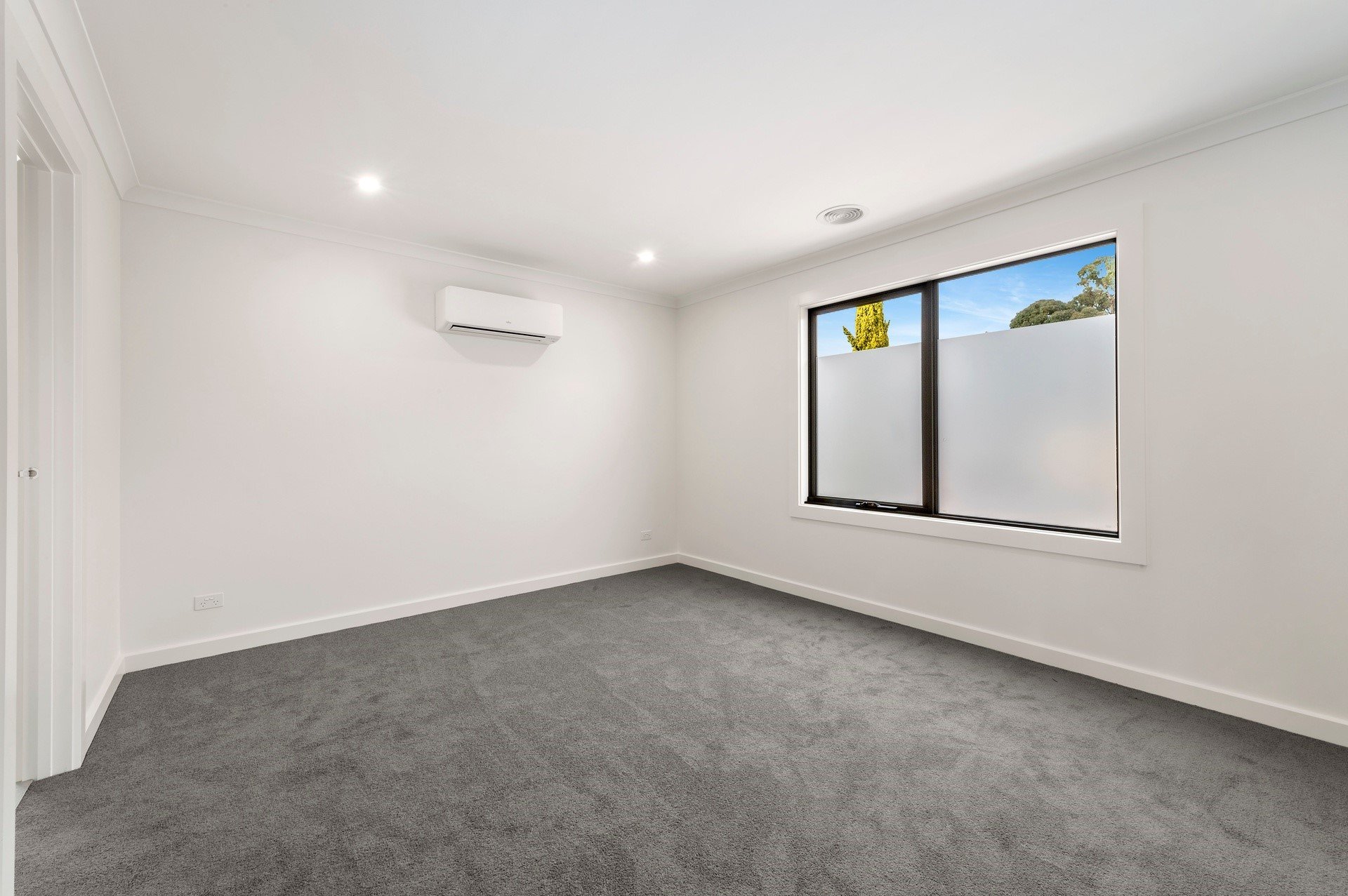 2/5 Rowan Street, Croydon image 4