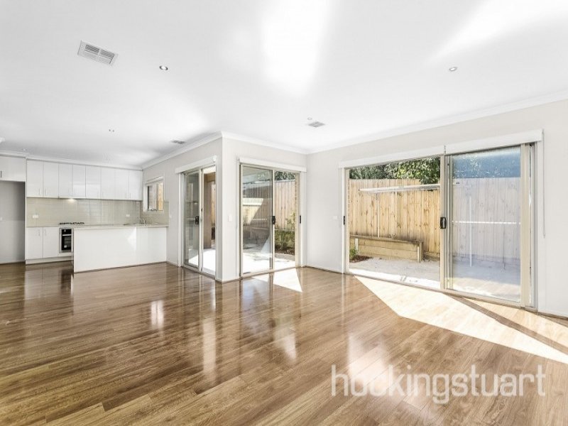 2/5 Rugby Court, Doncaster East image 2