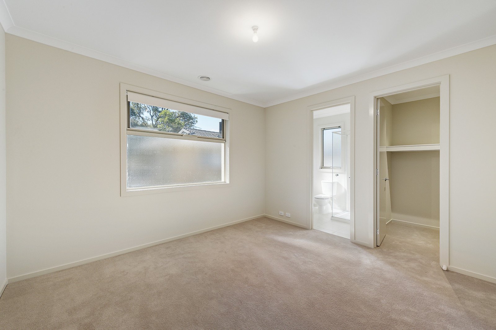 2/5 Rugby Court, Doncaster East image 4