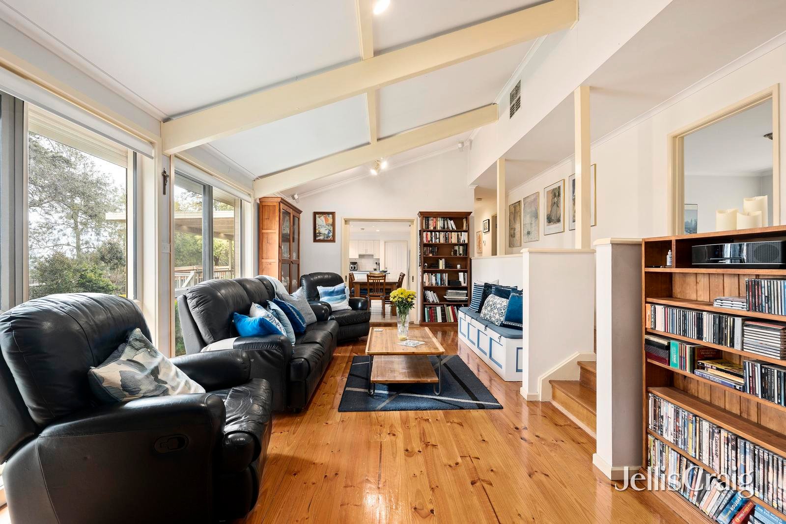 25 Savanna Drive, Mooroolbark image 3