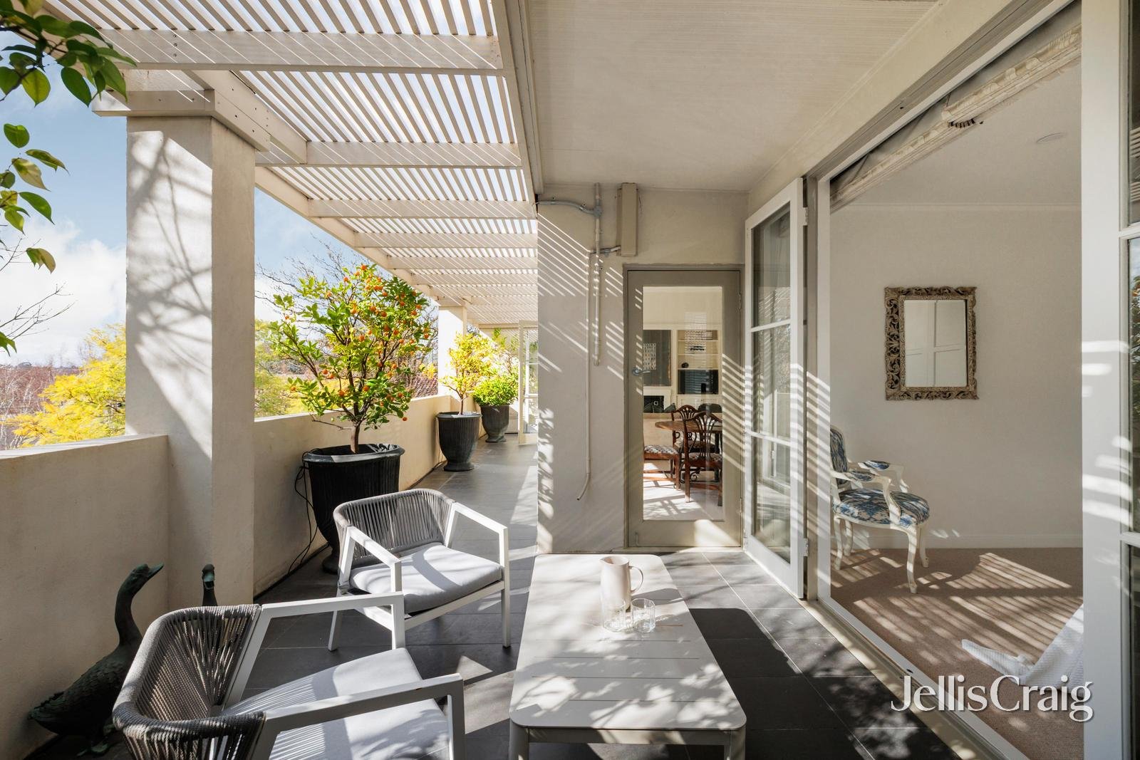 2/5 Selwyn Court, Toorak image 4
