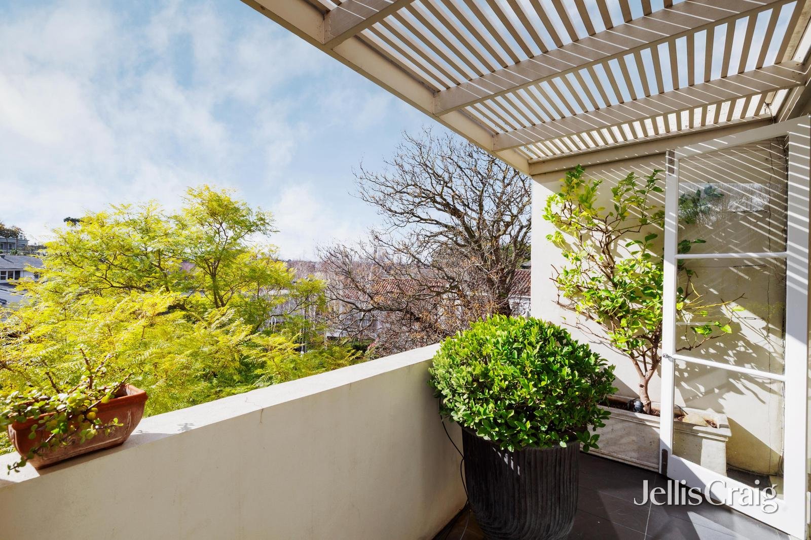 2/5 Selwyn Court, Toorak image 5