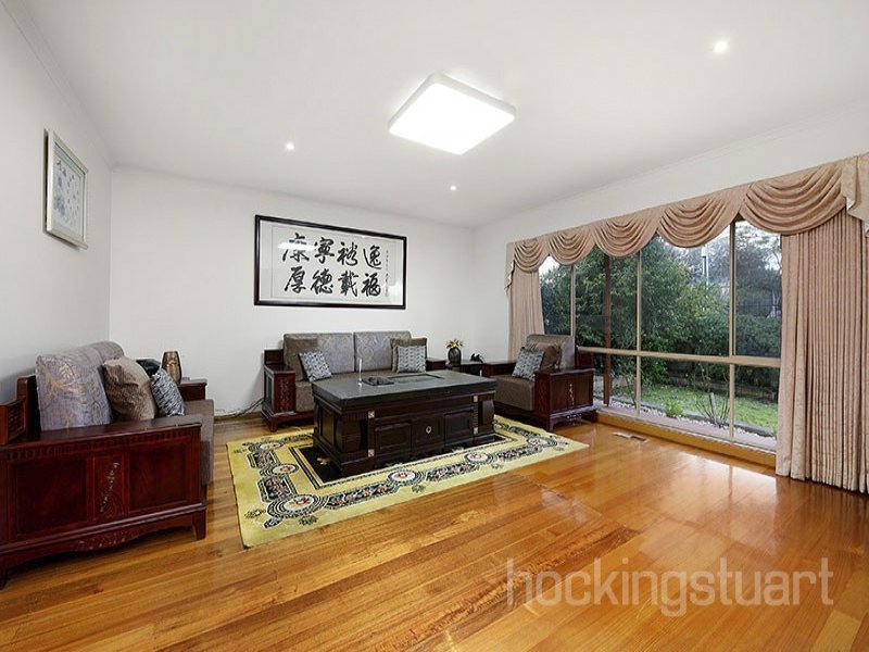 25 Shafer Road, Blackburn North image 2