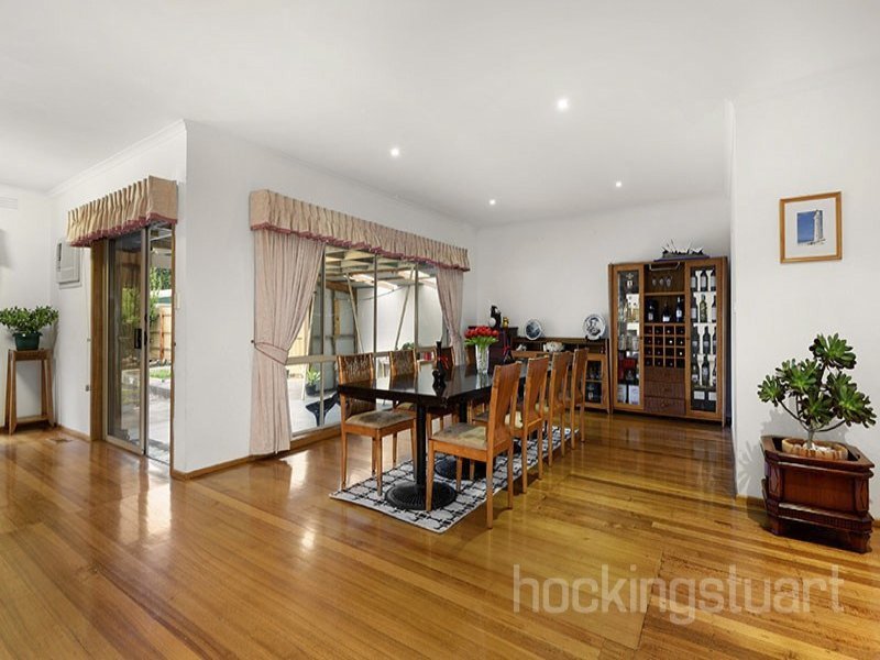 25 Shafer Road, Blackburn North image 3