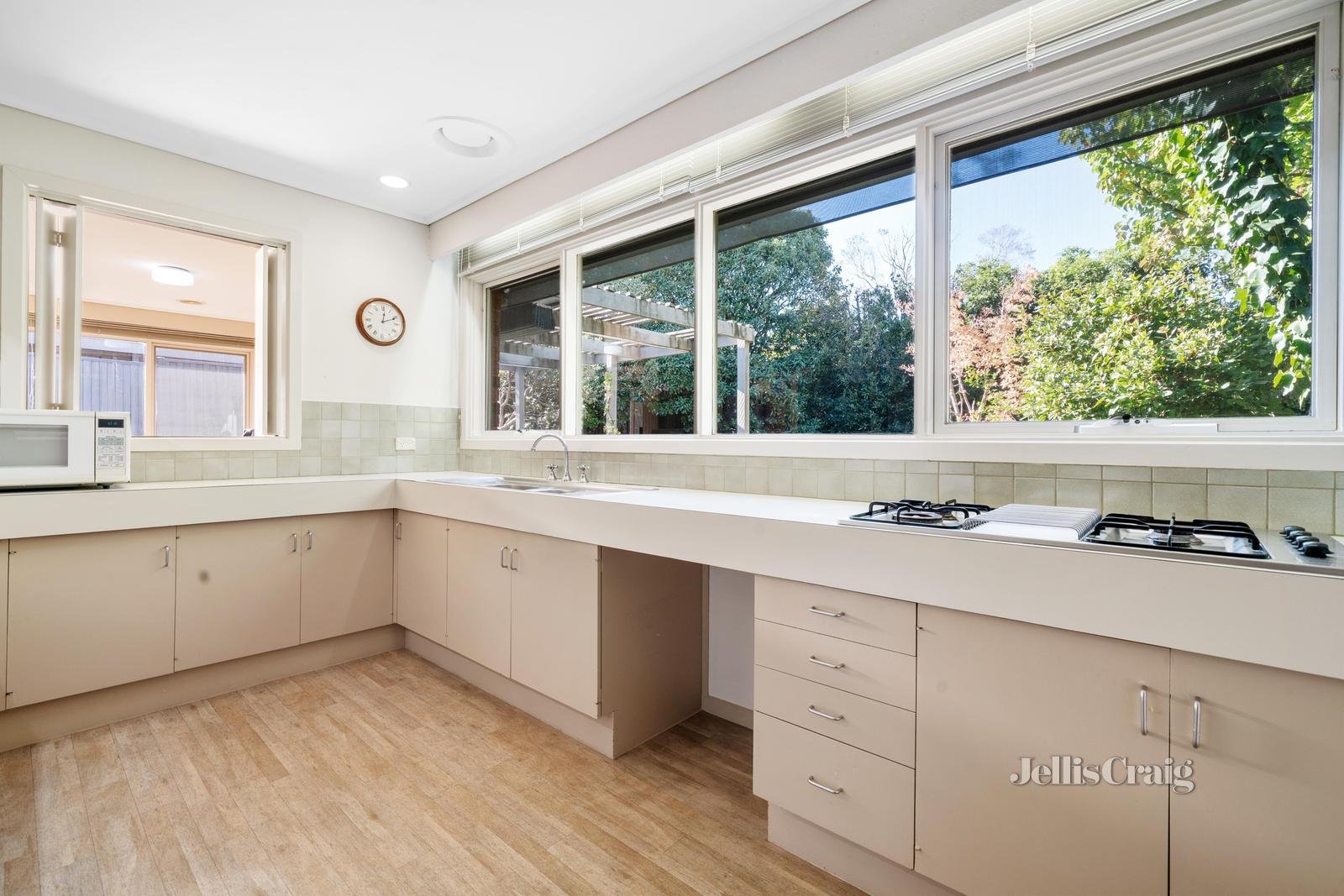 25 Sheringham Drive, Wheelers Hill image 4