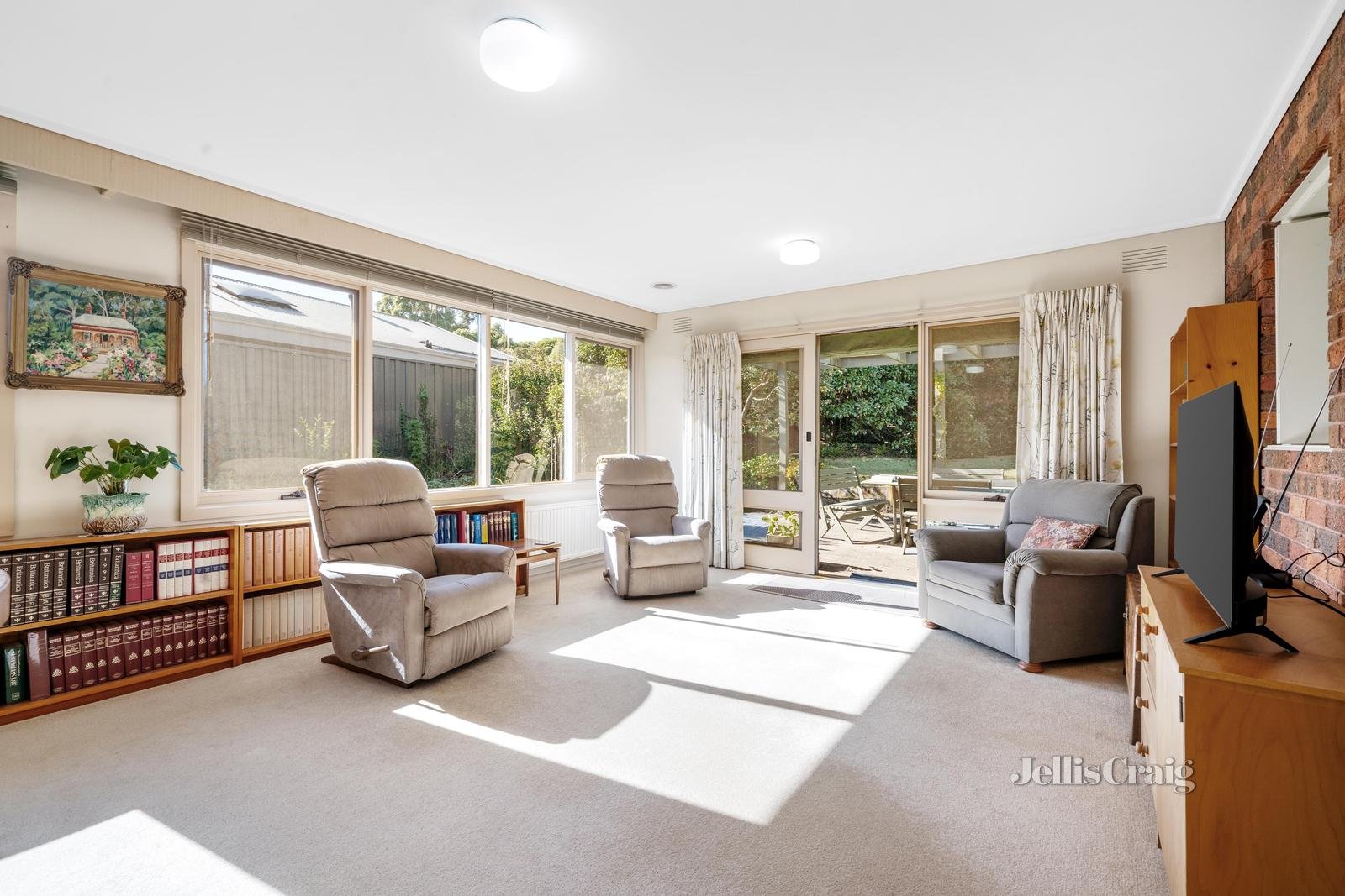 25 Sheringham Drive, Wheelers Hill image 5