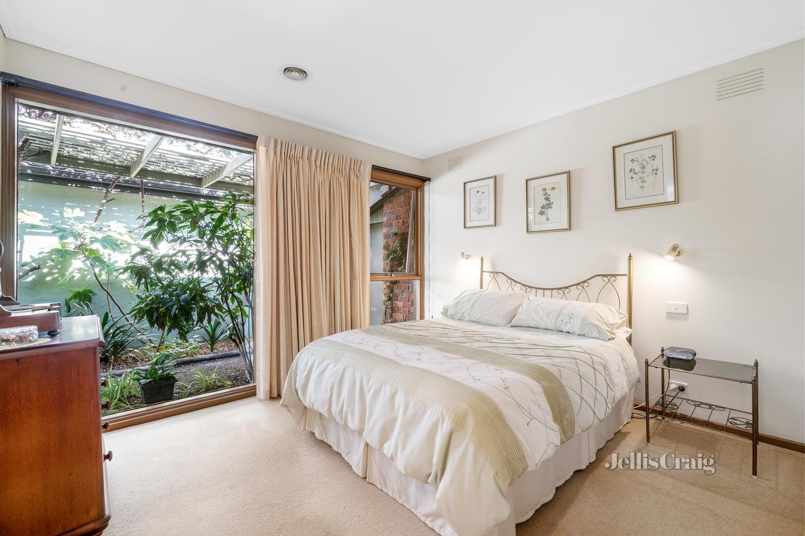 25 Sheringham Drive, Wheelers Hill image 6