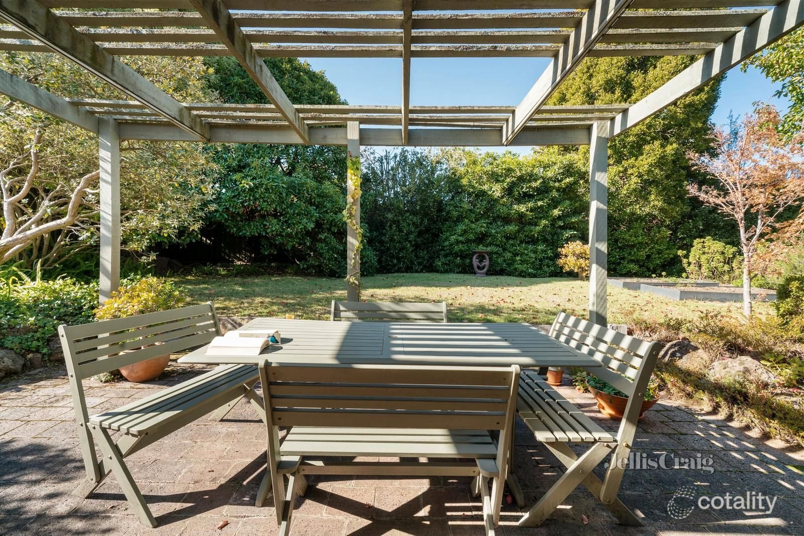 25 Sheringham Drive, Wheelers Hill image 9