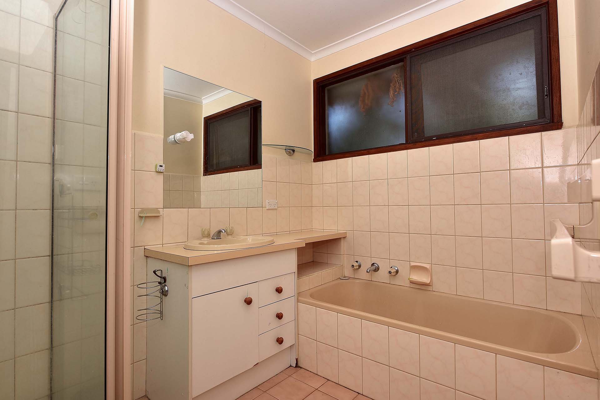 25 Silverton Drive, Ferntree Gully image 4